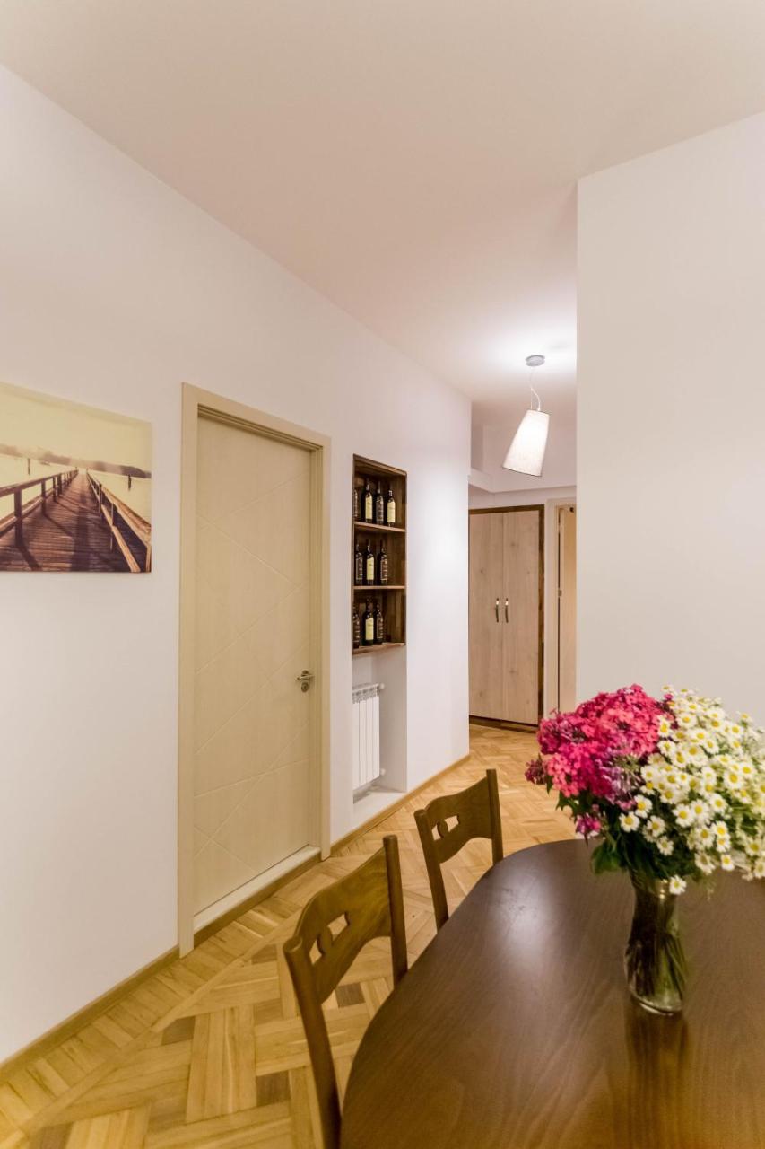 Luxury 3 Bedroom Apartment By Freedom Square City Center Tbilisi Exterior photo