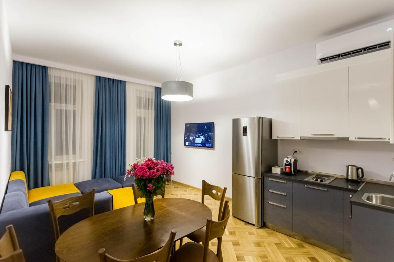 Luxury 3 Bedroom Apartment By Freedom Square City Center Tbilisi Exterior photo