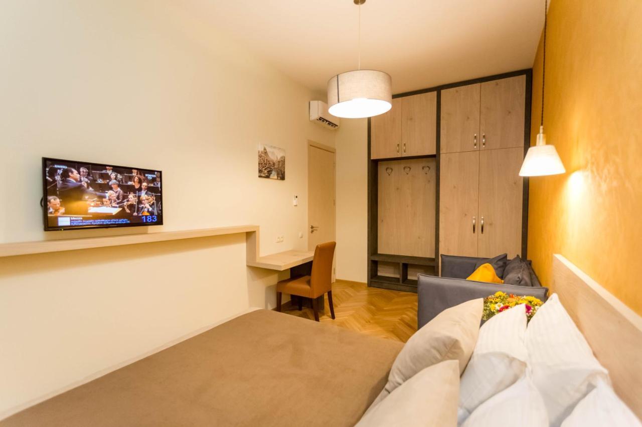 Luxury 3 Bedroom Apartment By Freedom Square City Center Tbilisi Exterior photo