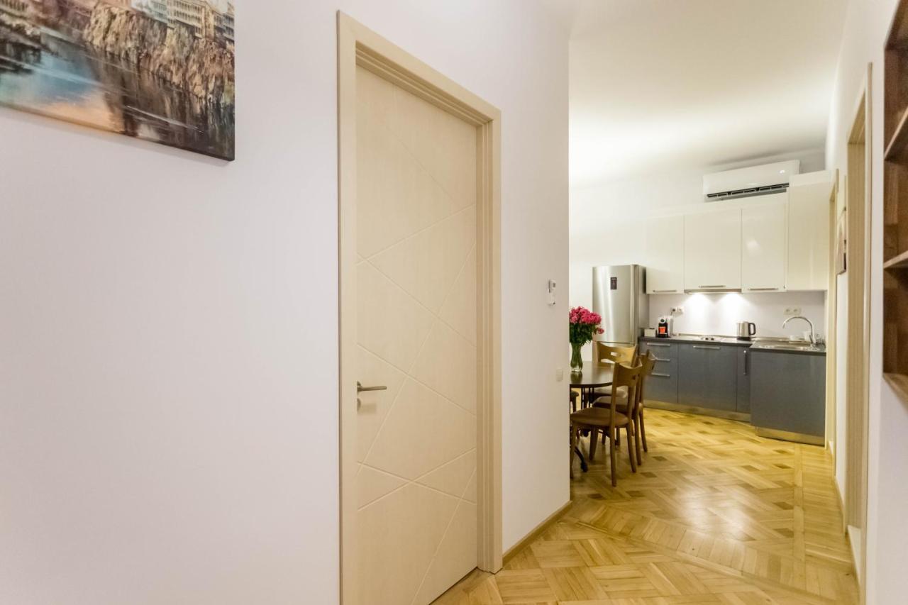 Luxury 3 Bedroom Apartment By Freedom Square City Center Tbilisi Exterior photo