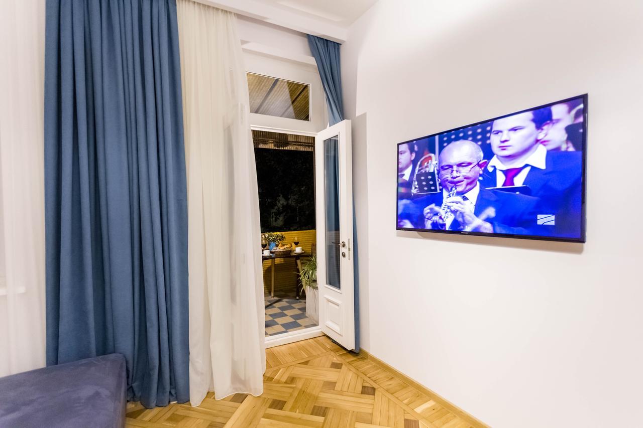 Luxury 3 Bedroom Apartment By Freedom Square City Center Tbilisi Exterior photo