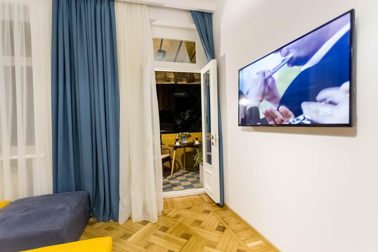 Luxury 3 Bedroom Apartment By Freedom Square City Center Tbilisi Exterior photo