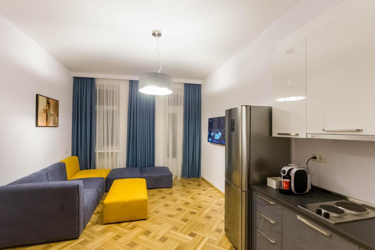 Luxury 3 Bedroom Apartment By Freedom Square City Center Tbilisi Exterior photo