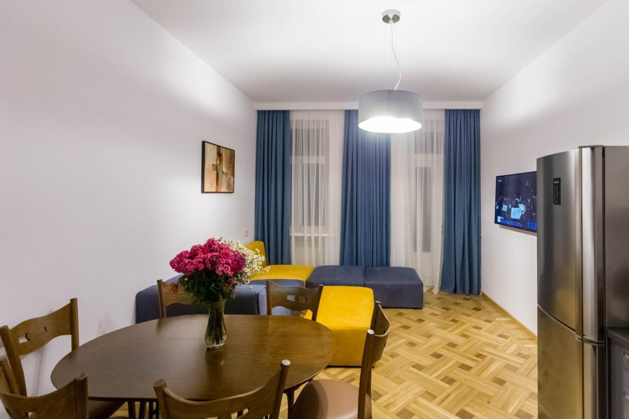 Luxury 3 Bedroom Apartment By Freedom Square City Center Tbilisi Exterior photo