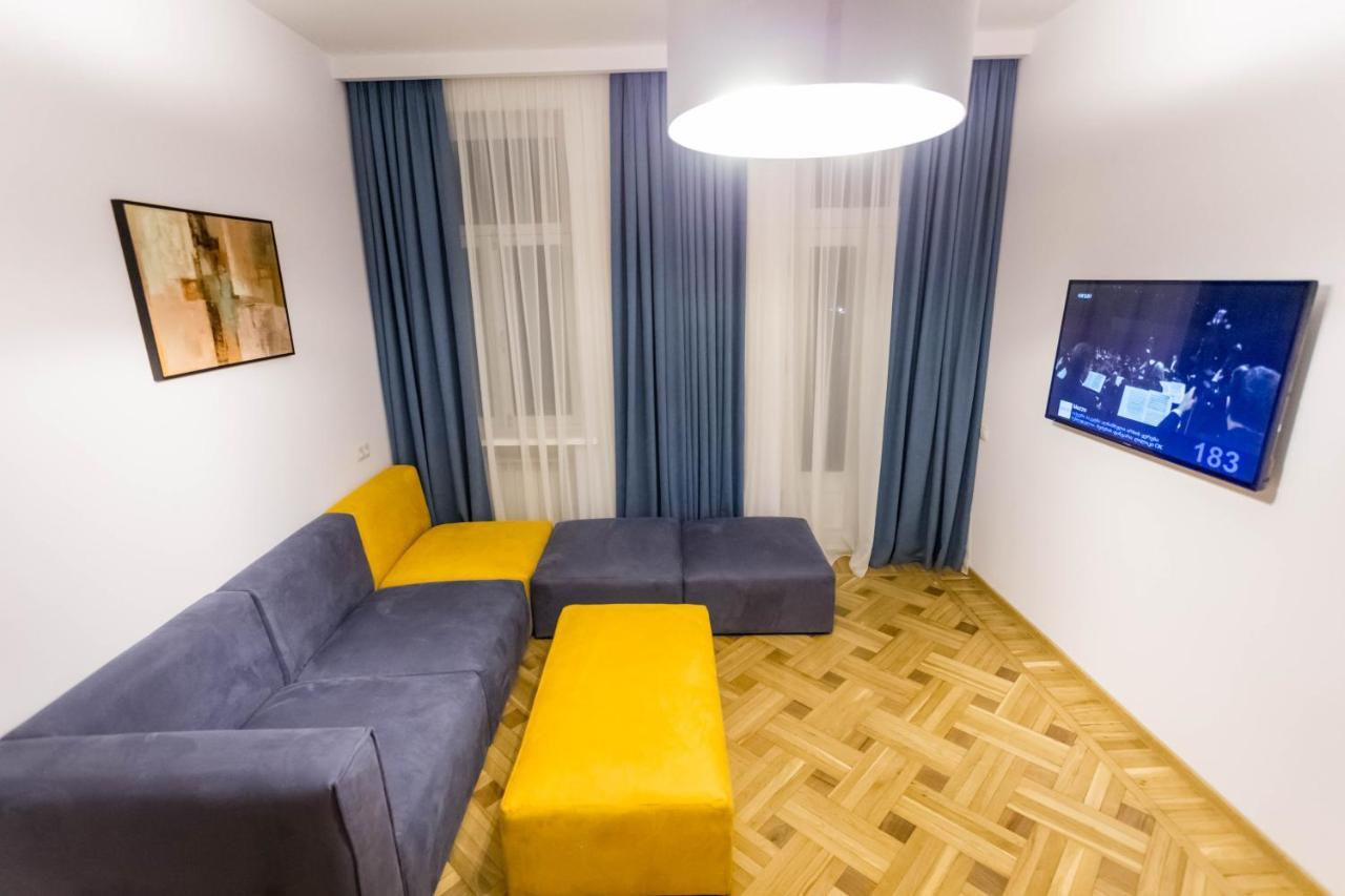 Luxury 3 Bedroom Apartment By Freedom Square City Center Tbilisi Exterior photo