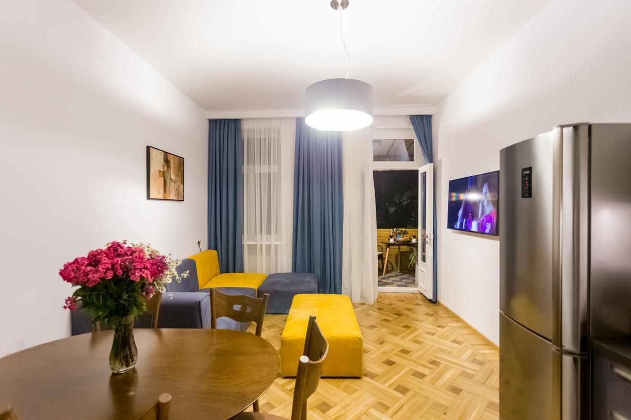 Luxury 3 Bedroom Apartment By Freedom Square City Center Tbilisi Exterior photo